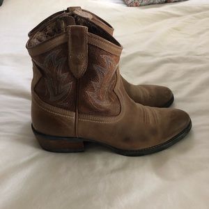 WOMENS ARIAT BOOTS
